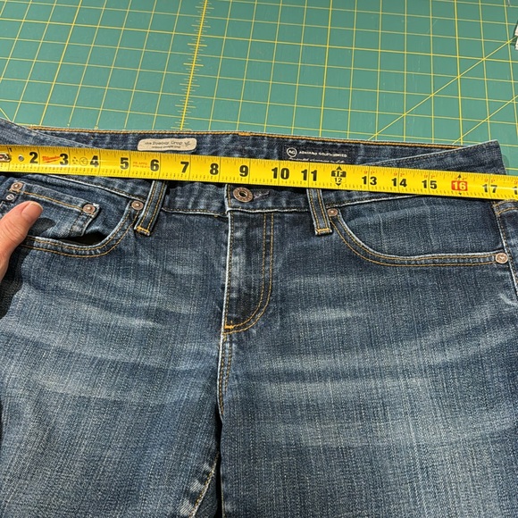 The Tomboy Crop - relaxed straight crop - by AG - Picture 14 of 14